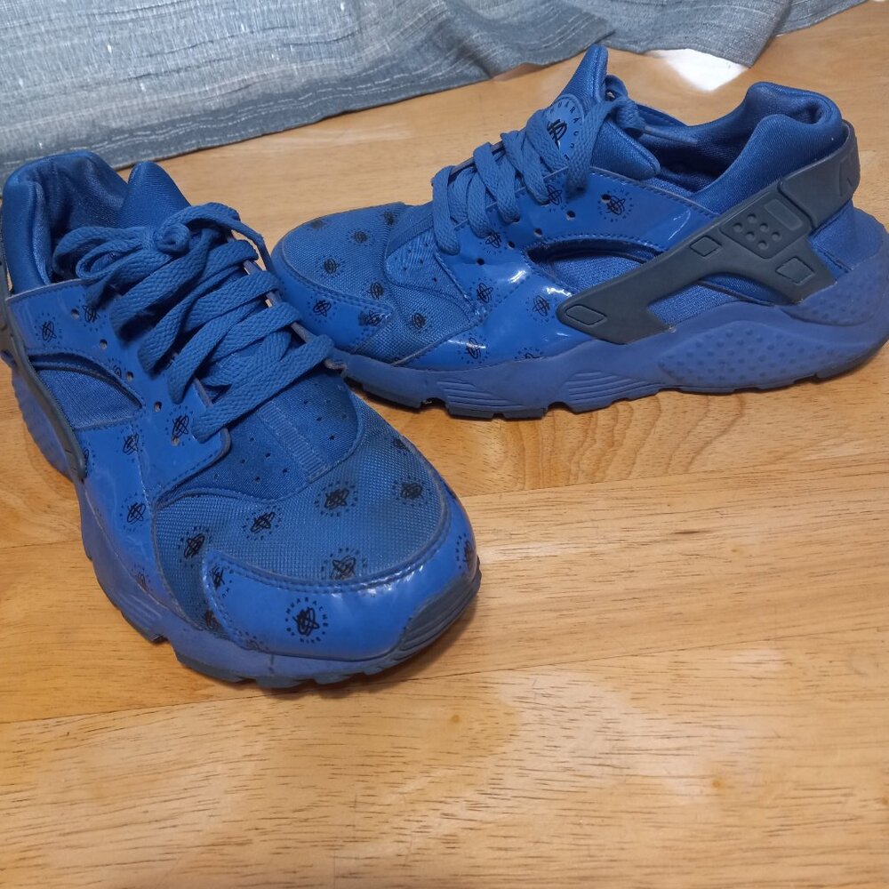 Juniors NIKE HUARACHE RUN SE Blue Trainers 909143 401  US 7Y